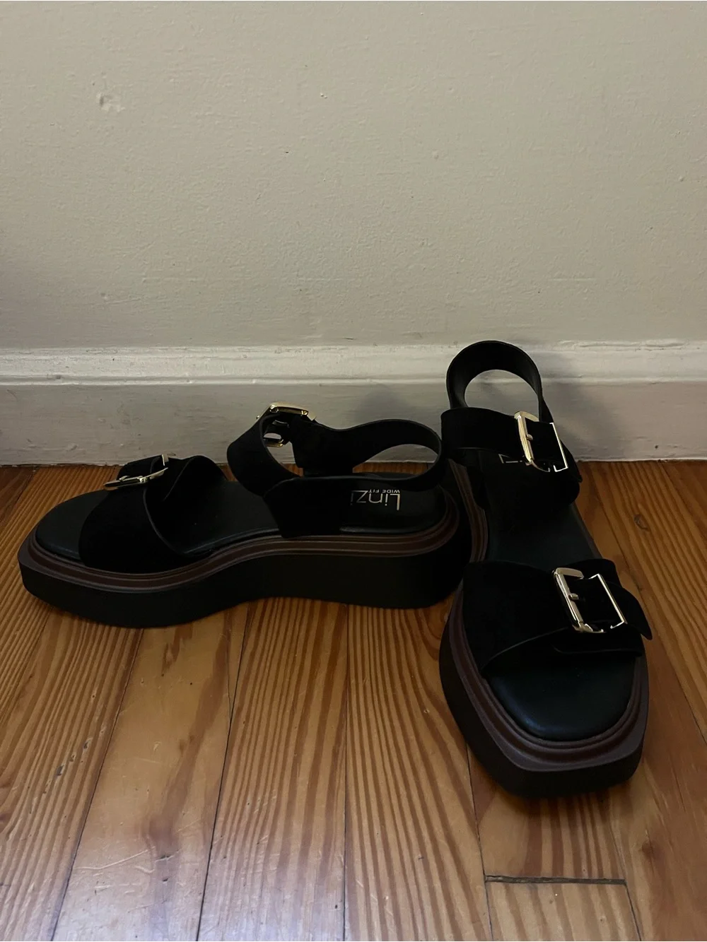 Source Wide Fit Black Flatform Buckle Sandals US size 8